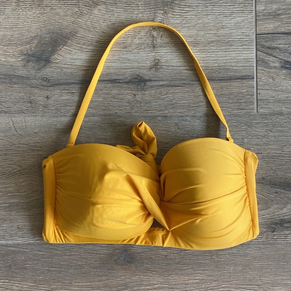 Antonio Melani Solid Keyhole Twist Molded Bandeau Swim Top - Picture 2 of 6